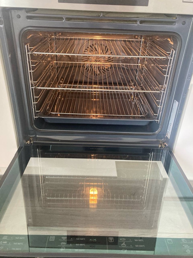 Skvělá domluva a hlavně žádný nepořádek kolem. Trouba září a konečně nesmrdí, když ji zapnu. Určitě využiju znovu.